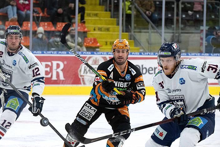 Rafael Rotter (Steinbach Black Wings Linz), Henrik Johan Nilsson (Hydro Fehervar AV 19) Steinbach Black Wings Linz vs Fehervar AV19, bet-at-home ICE Hockey League