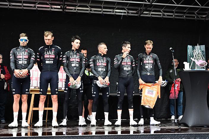 Team UAE Team Emirates mit Rundfahrtssieger Diego Ulissi (ITA, UAE Team Emirates), Felix Grossschartner (AUT, UAE Team Emirates) 73. Tour of Austria, ME 2.1 5 Etappe  Kufstein, Patscherkofel Kondulenzfahrt