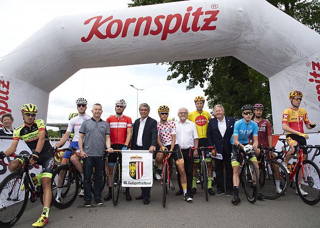 Start in Traun Dir. Harald Mayer, (Ã–RV PrÃ¤sident), Bgm. Traun Ing. Rudolf Scharinger, Gesamtsieger Jannik Steimle (GER, Team Vorarlberg Santic), Stephan Rabitsch (AUT, Team Felbermayr Simplon Wels), Franz DÃ¼rnberger (OÃ– Versicherung), Paul Resch (PrÃ¤sident LRV OberÃ¶sterreich),  3. Etappe Traun - Ternberg, Radsport 10. Int. OOE Rundfahrt