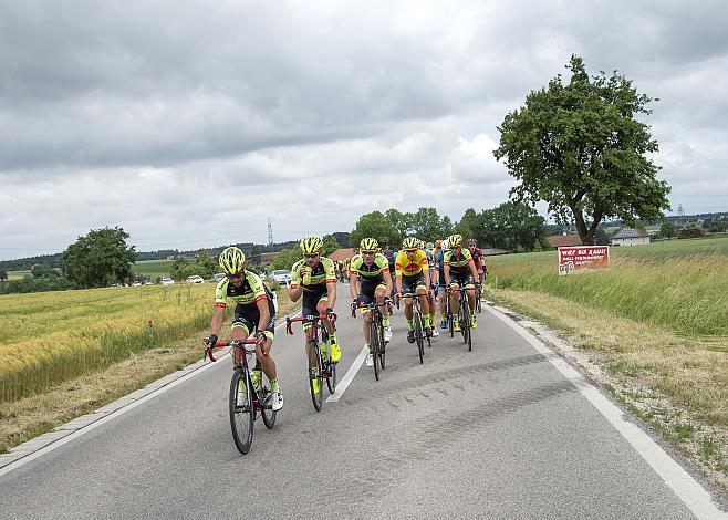 Team Vorarlberg Santic mit Rundfahrtssieger Jannik Steimle (GER, Team Vorarlberg Santic),  3. Etappe Traun - Ternberg, Radsport 10. Int. OOE Rundfahrt