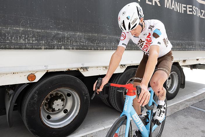 Entäuscht nach dem Sturz Felix Gall (AUT, AG2R Citroen Team) 46. Tour of the Alps, 1. Etappe, Reith im Alpbachtal - Ritten 165.2km