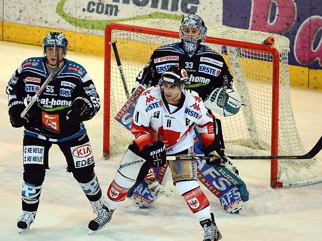 Lorenz Hirn und Robert Lukas, Linz und der Tiroler Alexander Hoeller. EHC Liwest Black Wings Linz vs HC TWK Innsbruck