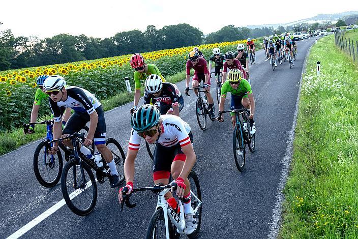 Das Peloton bei Marchtrenk 1. Etappe Marchtrenk  - Marchtrenk, Int. Oberösterreichische Versicherung OÖ Junioren Oberösterreich Rundfahrt