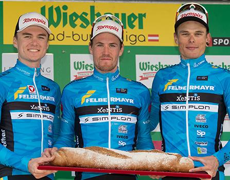 v.l. Siegerpodest Leonding 2. Platz Daniel Auer, AUT (Team Felbermayr Simplon Wels) , Sieger Stephan Rabitsch, AUT (Team Felbermayr Simplon Wels), Führender der Radbundesliga, 3. Platz Daniel Schorn (Team Felbermayr Simplon Wels)
v.l. Siegerpodest Le
