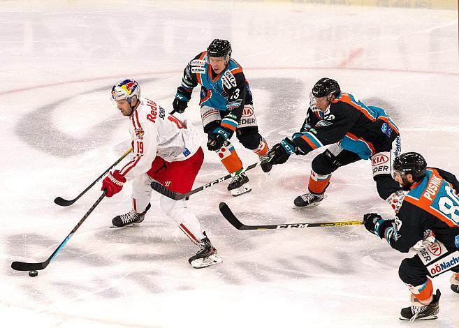 Rick Schofield (EC Red Bull Salzburg), Gerd Kragl (Black Wings 1992), Valentin Leiler (Black Wings 1992), Julian Pusnik (Black Wings 1992)Black Wings Linz vs EC Red Bull Salzburg , Eishockey, Bet at Home ICE Hockey League