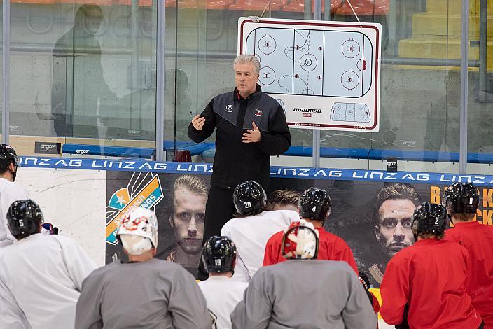 Nationalteam Trainer Roger Bader (AUT), leitet das Training in Linz, Eishockey Nationalteam, Trainingscamp Linz, Oberösterreich