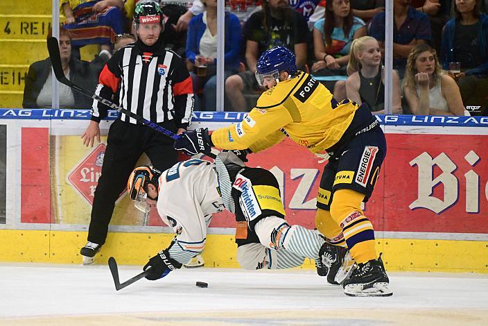 Emilio Romig (Steinbach Black Wings Linz), Nick Olesen (HC Motor Ceske Budejovice), Testspiel, Steinbach Black Wings Linz vs HC Motor Ceske Budejovice , Linz AG Eisarena 