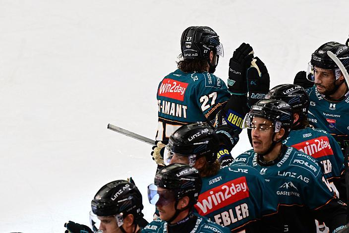 Die Steinbach Black Wings Linz feiern das Tor zum 1 zu 0 durch Shawn St.Amant (Steinbach Black Wings Linz) 3. Runde ICE, Steinbach Black Wings Linz vs Olimpija Ljubljana, Linz AG Eisarena