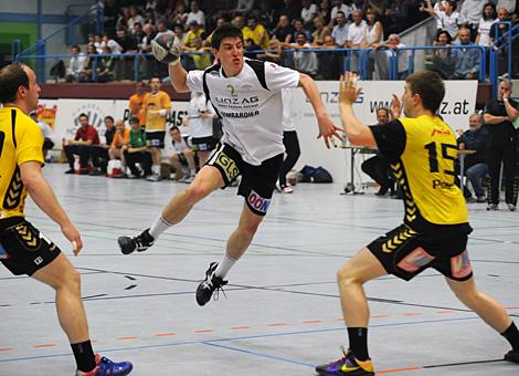  HLA, Semifinale, HC Linz AG vs A1 Bregenz Handball der Linzer Alexander Hermann im Angriff
