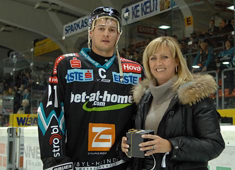 #21 Philipp Lukas, Liwest Black Wings ist Spieler des Abends.