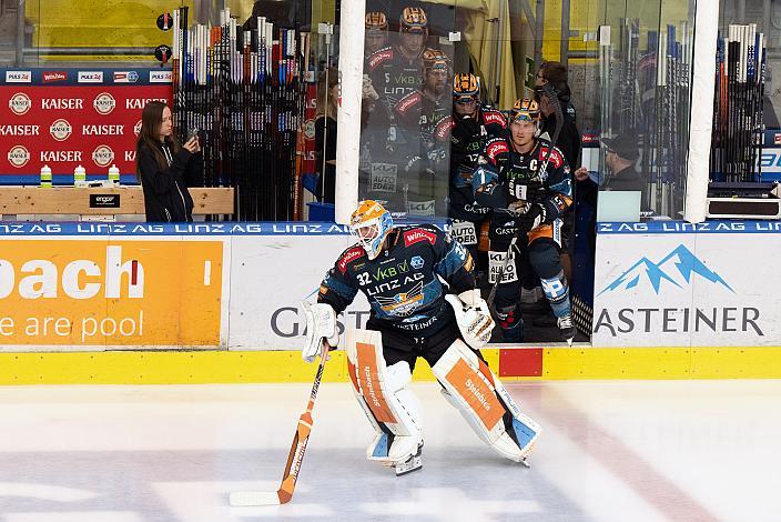 Tormann Rasmus Tirronen (Steinbach Black Wings Linz), Brian Lebler (Steinbach Black Wings Linz) Steinbach Black Wings Linz vs EC IDM Wärmepumpen VSV, 2. Runde ICE Eishockey Liga, Linz AG Eisarena
