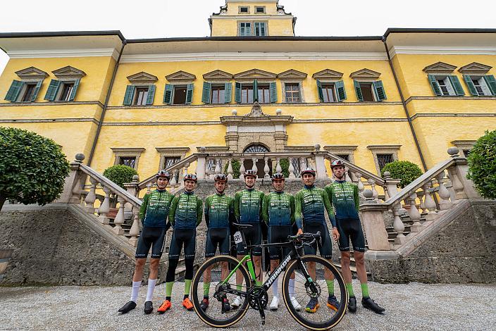 Teampräsentation im Schloss Hellbrunn, Team Hrinkow Advarics, mit Riccardo Zoidl (AUT, Hrinkow Advarics), Riccardo Verza (ITA, Hrinkow Advarics), Giacomo Ballabio (ITA, Hrinkow Advarics), Richard Riska (SVK, Hrinkow Advarics), Paul Buschek (AUT, Hrinkow Advarics Cycleang Team), Edward Ravasi (ITA, Hrinkow Advarics), Jaka Primozic (SLO, Hrinkow Advarics), 3. Etappe, Tour of Austria