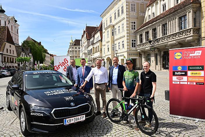 v.l. Ing. Markus Vogl Bürgermeister der Stadt Steyr, Wirtschafts- und Sport-Landesrat Markus Achleitner (Oberösterreich), Thomas Pupp (Tour Direktor, Tour of Austria)