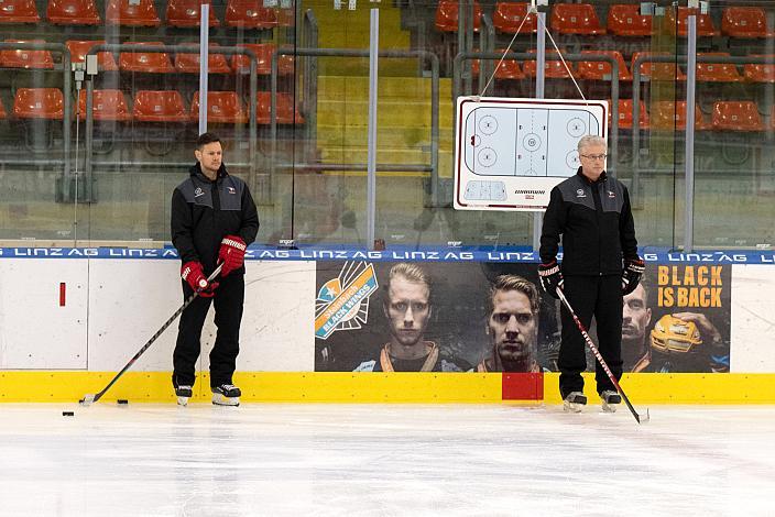 v.l. Assistent Coach Philipp Lukas (AUT), Nationalteam Trainer Roger Bader (SUI), Österreich Eishockey Nationalteam, Trainingscamp Linz, Oberösterreich, Österreich