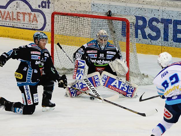 David LeNeveu und Andy Hedlund (Liwest Black Wings Linz) und Annti Pusa (EC VSV), EHC Liwest Black Wings Linz vs EC VSV, Play-Offs, Viertelfinale 