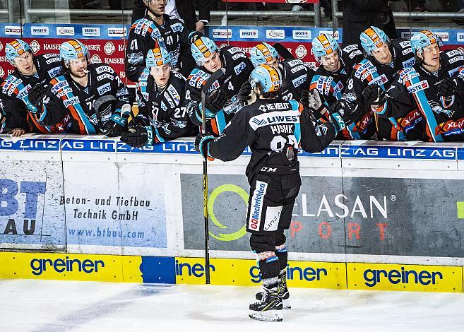 Julian Pusnik (EHC Liwest Black Wings Linz) feiert sein Tor, Eishockey,  EHC Liwest Black Wings Linz vs AV 19 Szekesfehervar