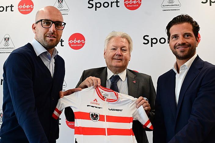 v.l. Florian König (ÖRV Generalsekretär), Harald J. Mayer (ÖRV, Präsident Österreichischer Radsportverband, Cycling Austria), Mario Rossmann (Präsident Cycling Upper Austria, Oberösterreich),  Pressekonferenz Int. Raiffeisen Oberösterreich Rundfahrt (UCI Kat. 2.2), Olympiazentrum Linz