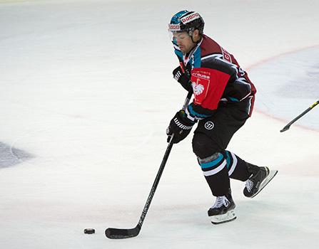 Andrew Jacob Kozek  (EHC Liwest Black Wings Linz, #19)EHC Liwest Black Wings Linz vs Duesseldorfer EG