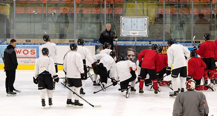 Nationalteam Trainer Roger Bader (AUT), leitet das Training in Linz, Eishockey Nationalteam, Trainingscamp Linz, Oberösterreich