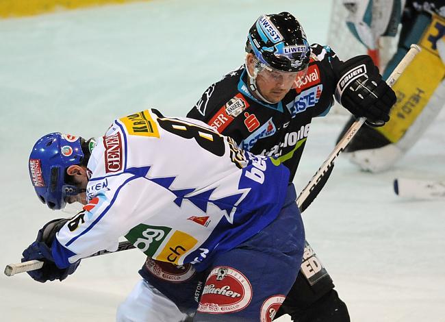 #19 Rob Shearer, Stuermer, EHC Liwest Black Wings Linz und die #86 Jonathan Ferland, EC Pasut VSV beim Bully.