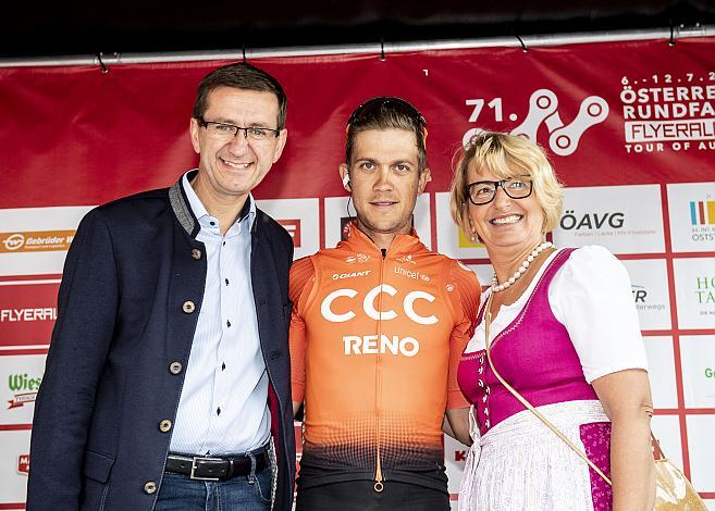 OOE Wirtschafts- und Sportlandesrat Markus Achleitner, Riccardo Zoidl (AUT, CCC Team), Bgm. Grieskirchen Maria Pachner, 1.Etappe, Grieskirchen - Freistadt, 71. Ã–sterreich Rundfahrt, Tour of Austria (UCI 2.1)