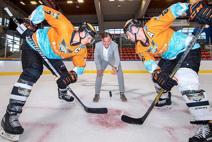 v.l. Brian Lebler (Steinbach Black Wings Linz), Präsident Peter Nader (Steinbach Black Wings Linz), Rafael Rotter (Steinbach Black Wings Linz) Steinbach Black Wings Linz , Heiss auf Eis