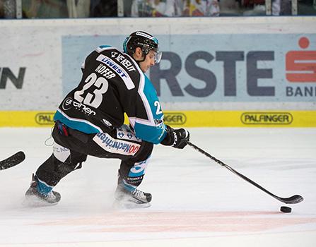 Fabio Hofer (EHC Liwest Black Wings Linz),  EC Red Bull Salzburg vs EHC Liwest Black Wings Linz 