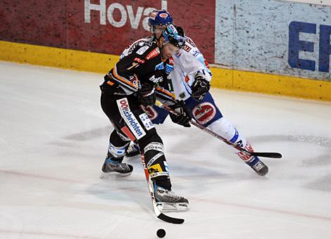 Gregor BAumgartner Liwest Black Wings Linz und Mickey Elick EC VSV