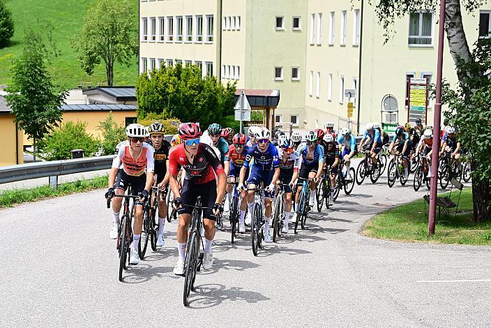 Marco Schrettl (AUT, Tirol KTM Cycling Team), das Peloton unterwegs in der Region Ybbstal, bei Hollenstein an der Ybbs, Vier Länder Meisterschaft U23,  Austria