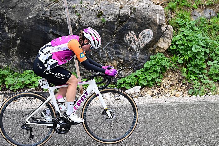 Gesamtsiegerin Malwina Mul (POL, MAT Atom Deweloper Wroclaw) im Gatorade Trikot der Gesamtführenden in der Punktewertung 02.06.2024. 4. Etappe, Waidhofen an der Ybbs. - Hochkar,  Sportland NOE WOMENS  KIDS Tour