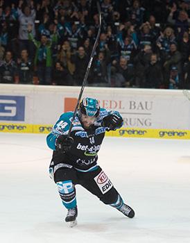 Olivier Latendresse (EHC Liwest Black Wings Linz) feiert, EHC Liwest Black Wings Linz vs EC VSV