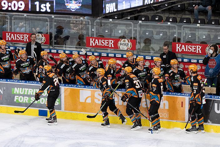 Linz feiert das 1 zu 1 durch Will Pelletier (Steinbach Black Wings Linz) Steinbach Black Wings Linz vs Fehervar AV19, bet-at-home ICE Hockey League