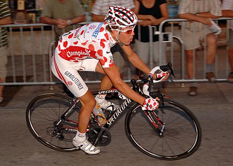 Bernhard Kohl, Team Gerolsteiner, im Trikot des Bergwertungssiegers der Tour de France, beim Kriterium in Wels.