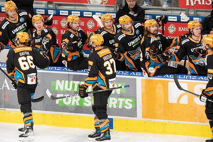 Die Steinbach Black Wings Linz feiern das Tor zum 3 zu o von Stefan Gaffal (Steinbach Black Wings Linz) Steinbach Black Wings Linz vs EC GRAND IMMO VSV, bet-at-home ICE Hockey League