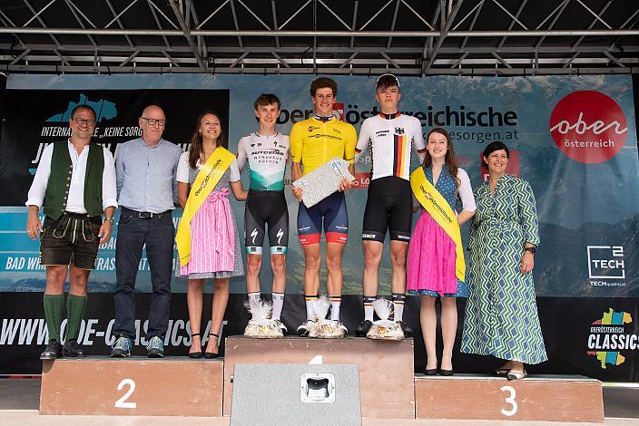 V.l.  Podest Gesamt 2. Platz Alexander Hajek (AUT, Team Auto Eder), Im Gelben Trikot des Gesamtsiegers Alec Segaert (BEL, Gaverzicht Be - Okay) 3. Platz Moritz Kärsten (GER, Team Deutschland), 46. Int. Keine Sorgen,  Junioren Rundfahrt UCI Kat. MJ 2.1, 3. Etappe Bad Wimsbach/Neydharting - Strass im Attergau