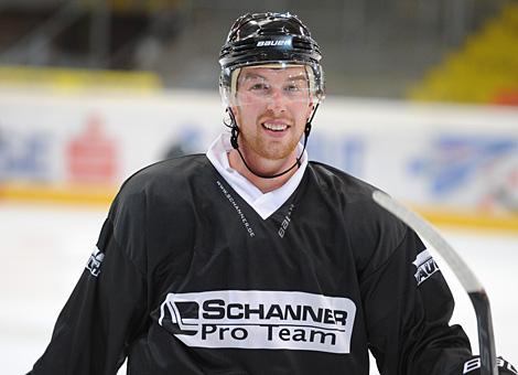 Aaron MacKenzie Verteidiger Liwest Black Wings Linz