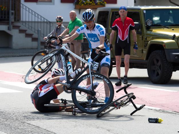 Kilian Moser, SUI, TEam EKZ und Lukas Schoiber, AUT, Team Amplatz BMC. Tschibo Top Radliga 2014, Nenzing 