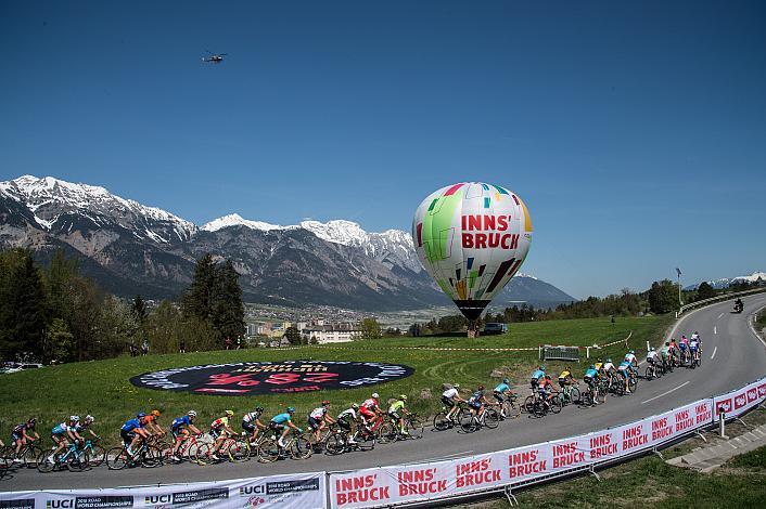 Das Feld im Olympiaanstieg  Rattenberg - Innsbruck 134km