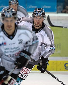 Ryan Michael Potulny (EHC Liwest Black Wings Linz) EHC Liwest Black Wings Linz vs Fehervar AV 19