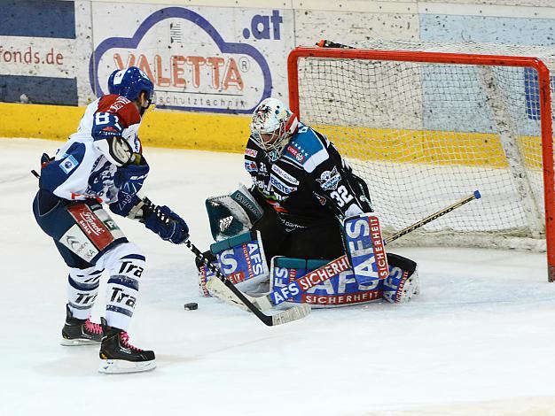 Alex Westlund, Linz klaert vor Adam Miller, Zagreb, EHC Liwest Black Wings Linz vs KHL Medvescak Zagreb