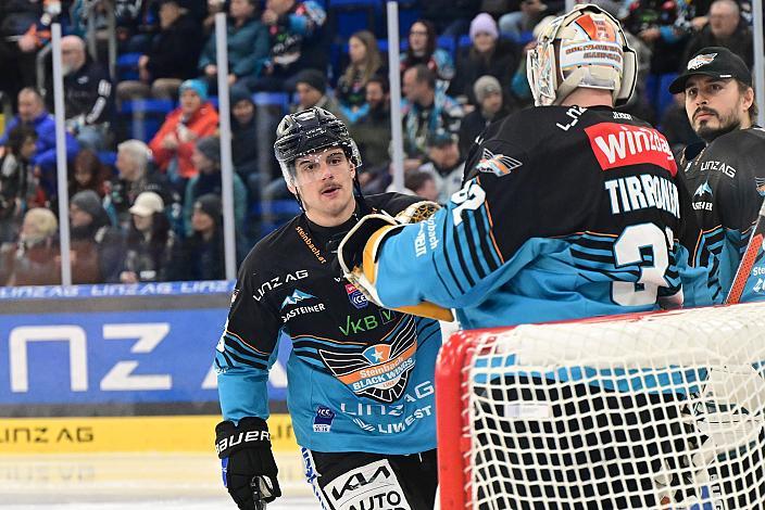 Patrick Söllinger (Steinbach Black Wings Linz), Tormann Rasmus Tirronen (Steinbach Black Wings Linz), Tormann Thomas Höneckl (Steinbach Black Wings Linz) 45. Runde ICE, Steinbach Black Wings Linz vs FTC-Telekom, Linz AG Eisarena 