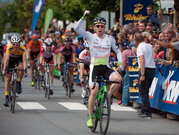 Tagessieger Fabian Schnaidt, sprintet zum Sieg, Tschibo Top Radliga 2014, Nenzing