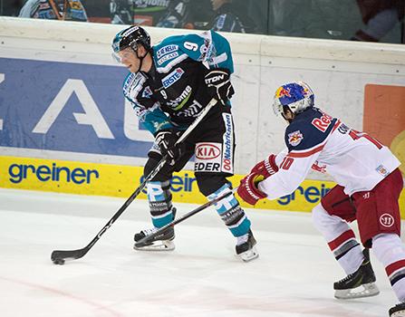 Jason Ulmer (EHC Liwest Black Wings Linz) und Brian Connelly (EC Red Bull Salzburg), EHC Liwest Black Wings Linz vs EC Red Bull Salzburg, Platzierungsrunde