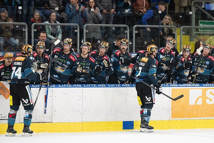Die Steinbach Black Wings Linz feiern das Tor zum 2 zu 1 durch Brian Lebler (Steinbach Black Wings Linz), Steinbach Black Wings Linz vs HK SZ OLIMPIJA,, Linz AG Eisarena