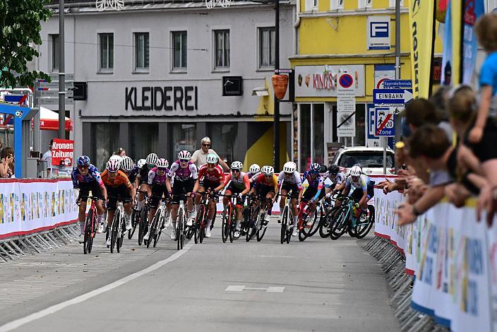 v.l. 2 Platz Etappe Erja Giulia Bianchi (ITA, Canyon / Sram) 3. Olga Wankiewicz (POL, MAT Atom Deweloper Wroclaw),  Amstetten-Amstetten, Sportland NÖ women tour