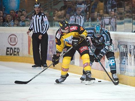 Andrew Jacob Kozek, Linz und Phillipe Lakos, Wien, EHC Liwest Black Wings Linz vs UPC Vienna Capitals