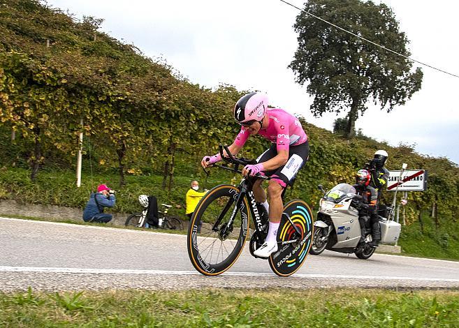 Joao Almeida (POR, Deceuninck - Quick Step) im Rosa Trikot, Conegliano - Valdobbiadene (Prosecco Superiore Wine Stage)  14. Etappe, 103. Giro d Italia