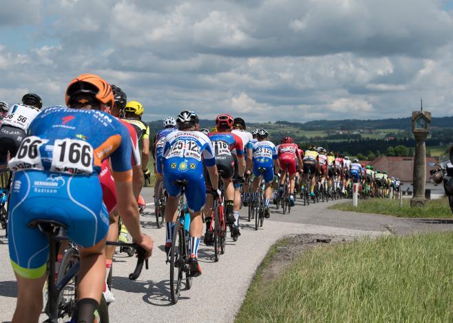 Das Feld der OÖ Tour im Mühlviertel 
Das Feld der OÃ– Tour im MÃ¼hlviertel 
