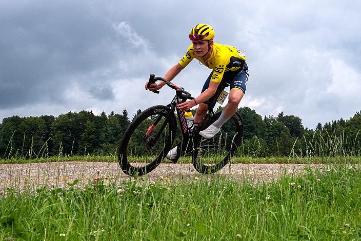 Im Gelben Trikot des Gesamtführenden Oscar Amey (GBR, Willebrord Wil Vooruit), 50. OÖ Junioren Rundfahrt, 3. Etappe Bad Wimsbach Strass im Attergau