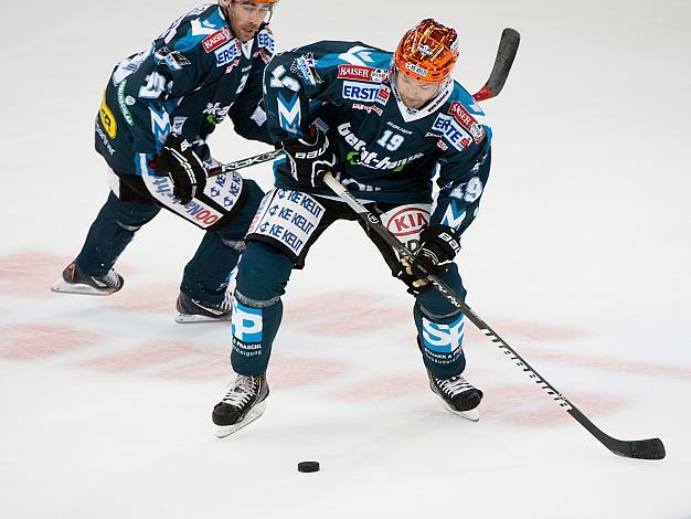 #19 Andrew Jacob Kozek, Stuermer, EHC Liwest Black Wings Linz und Brad Moran, EHC Liwest Black Wings Linz,